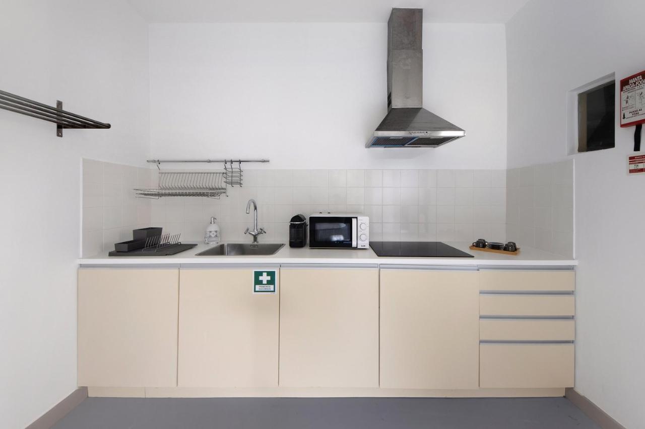 Crooked Floor House - Ground Floor Apartment Porto Bagian luar foto